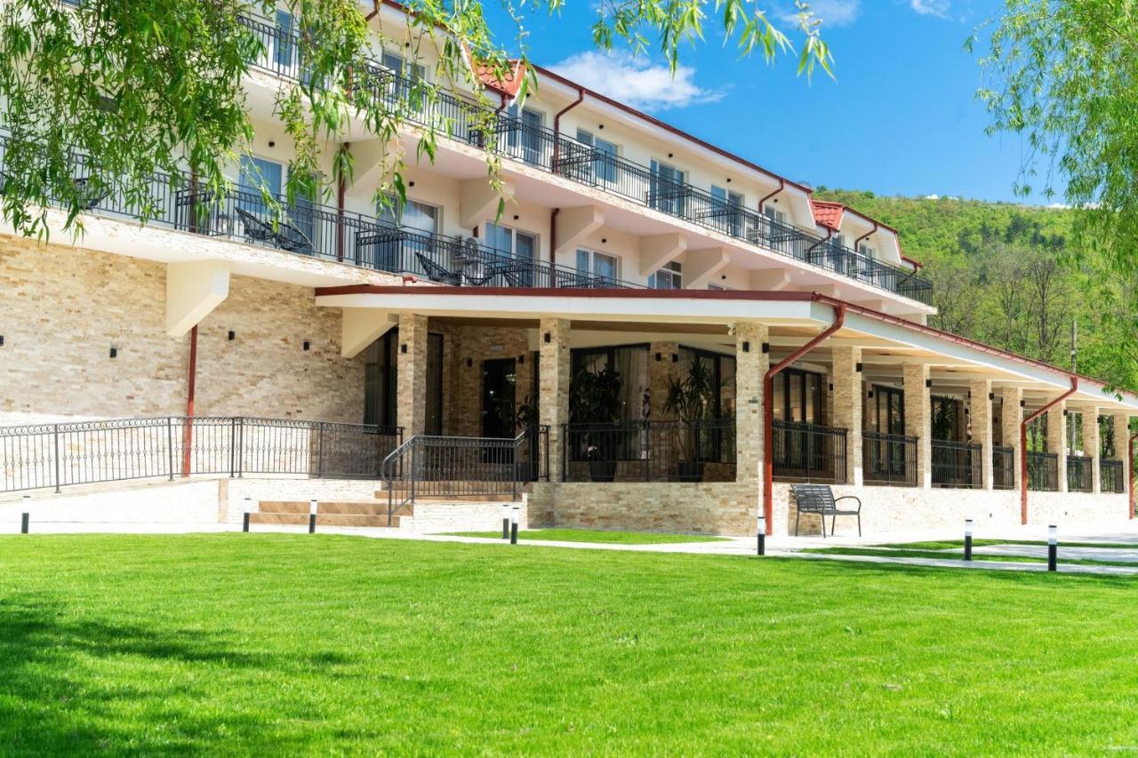 Vega Resort Restaurant & Lodge Orşova Exteriör bild