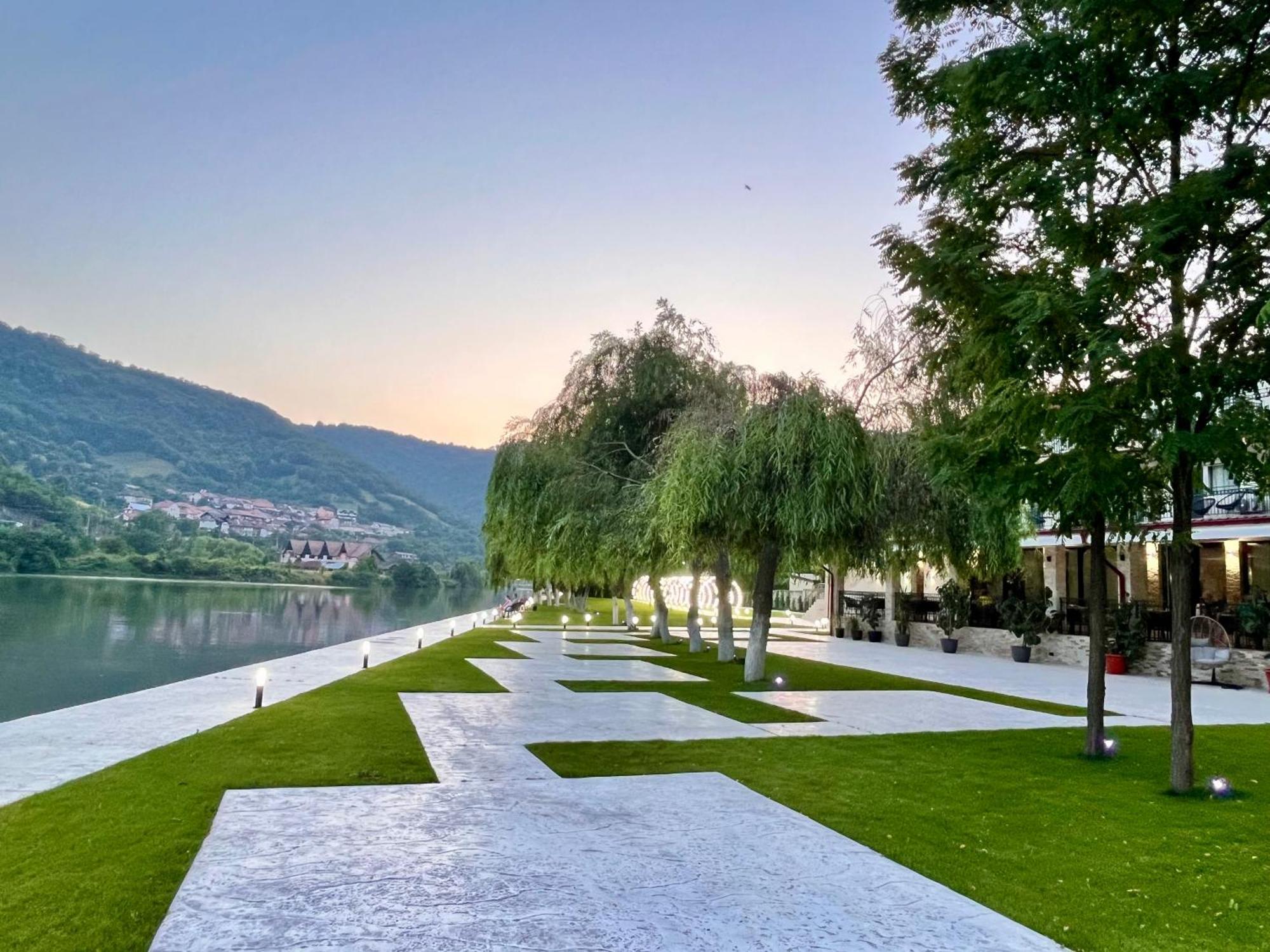 Vega Resort Restaurant & Lodge Orşova Exteriör bild