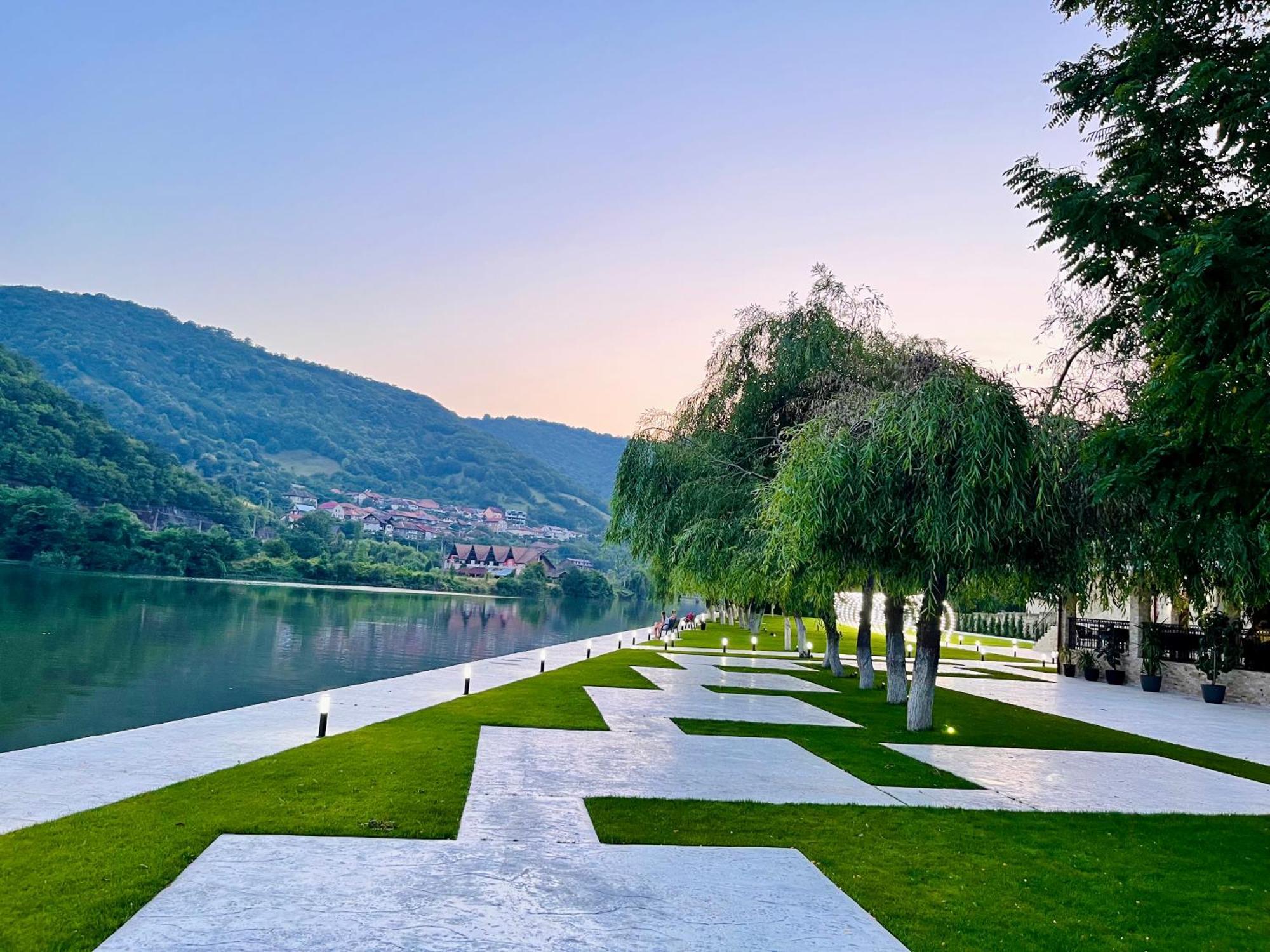 Vega Resort Restaurant & Lodge Orşova Exteriör bild