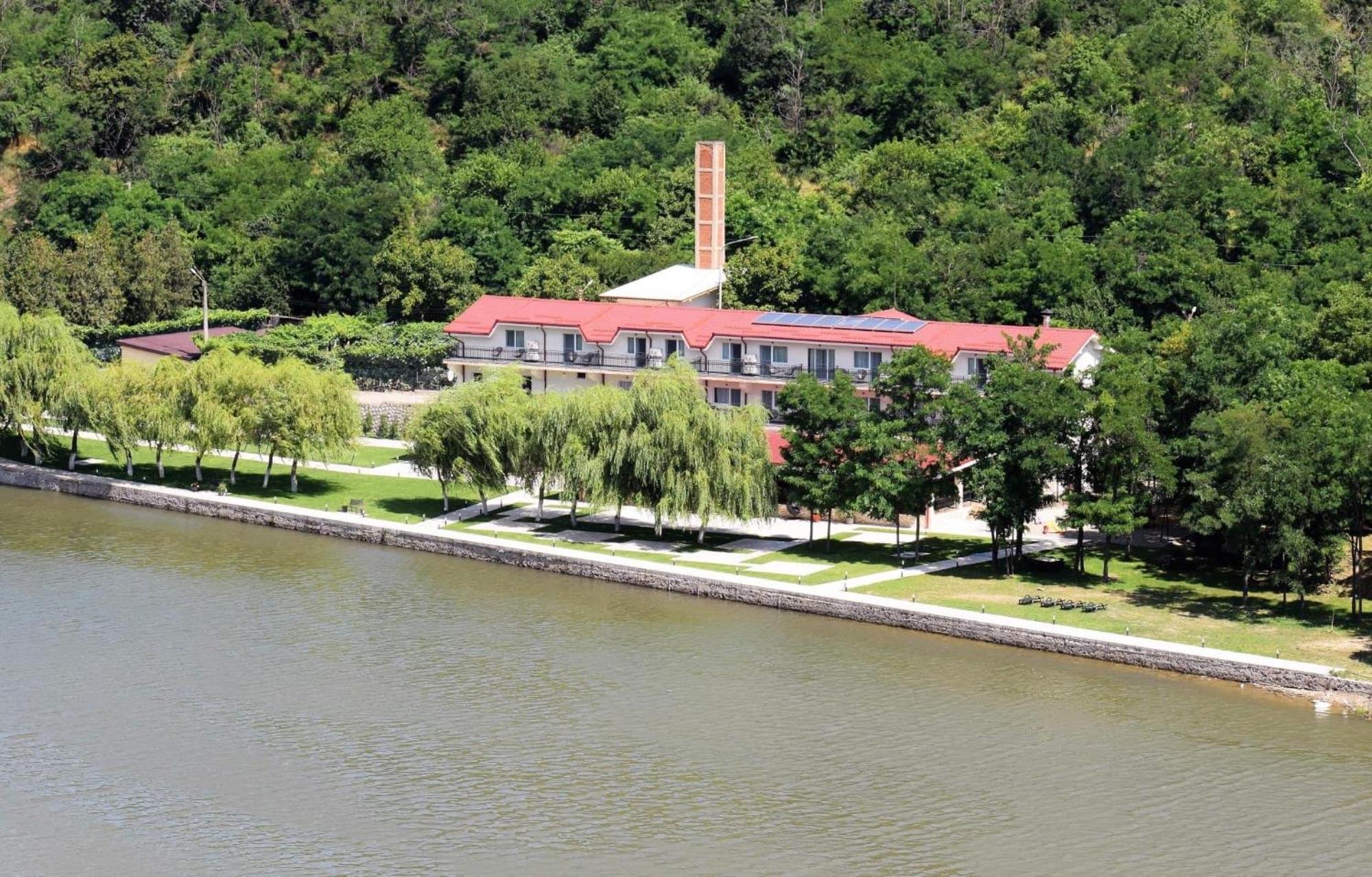 Vega Resort Restaurant & Lodge Orşova Exteriör bild