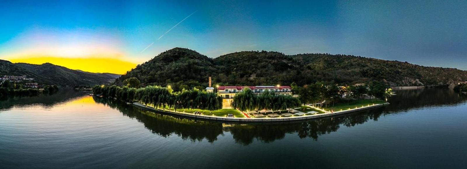Vega Resort Restaurant & Lodge Orşova Exteriör bild
