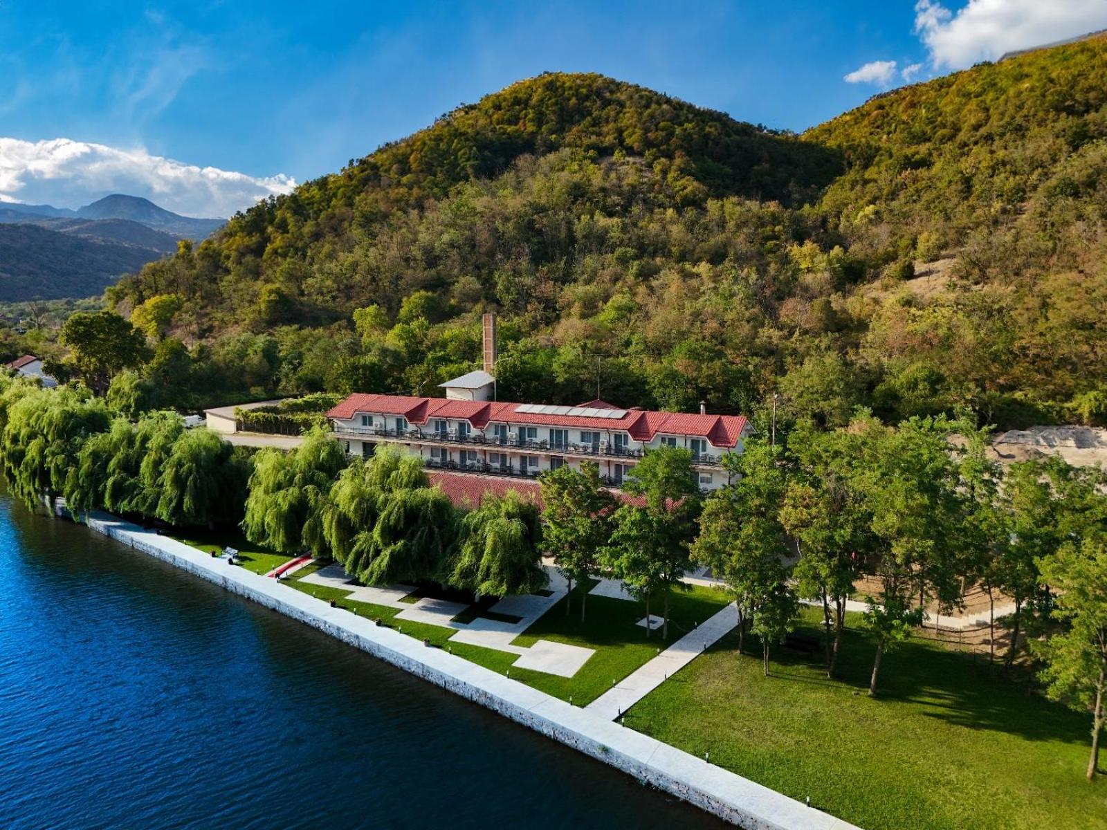 Vega Resort Restaurant & Lodge Orşova Exteriör bild