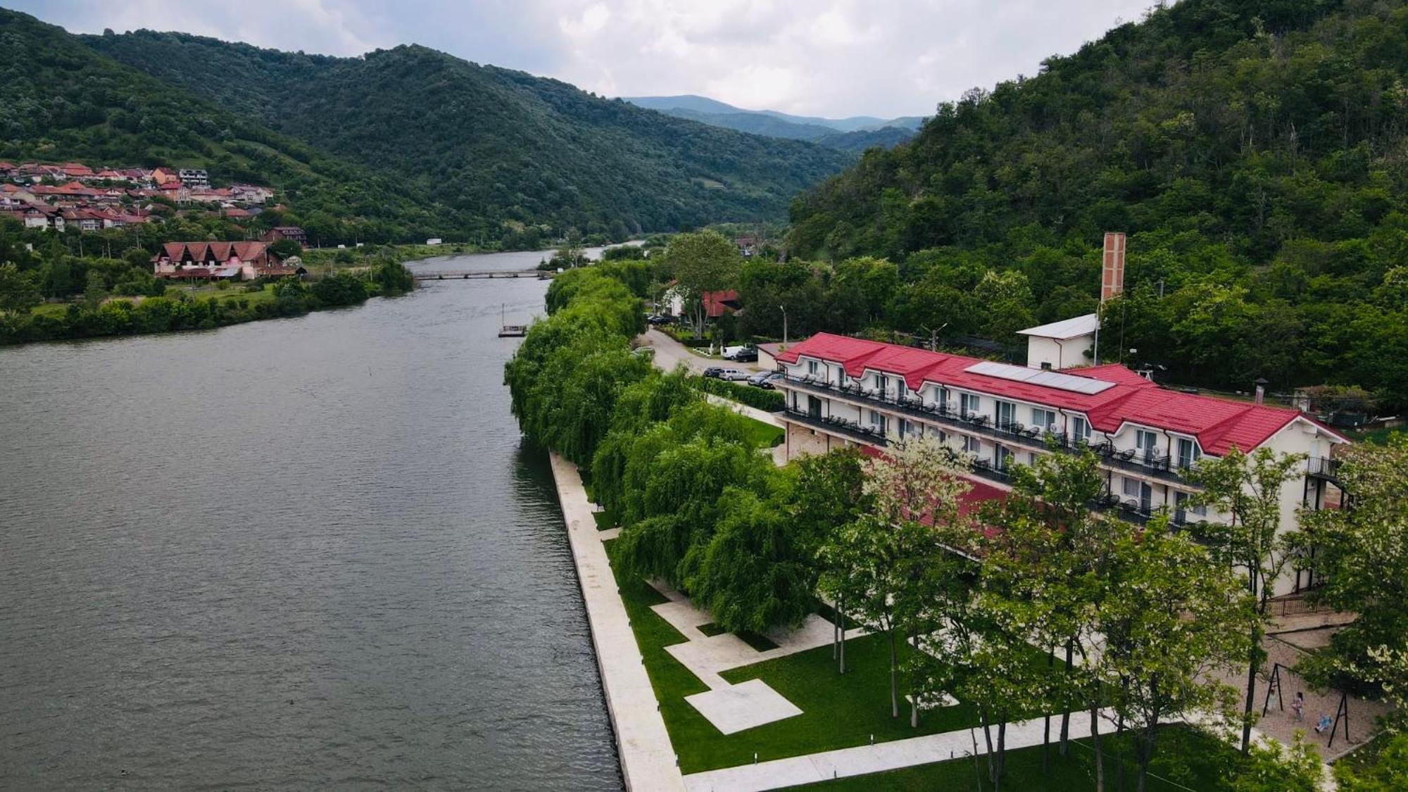 Vega Resort Restaurant & Lodge Orşova Exteriör bild